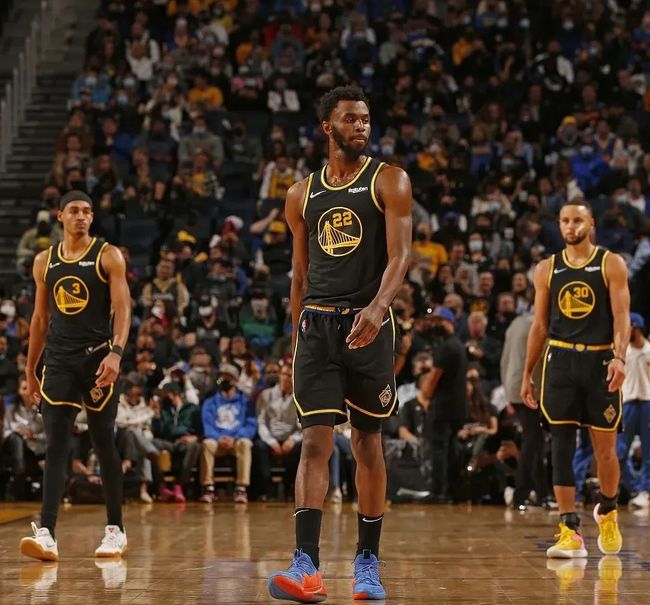 广东男篮防守稳固战胜上海（铁血防守助广东男篮力克上海）